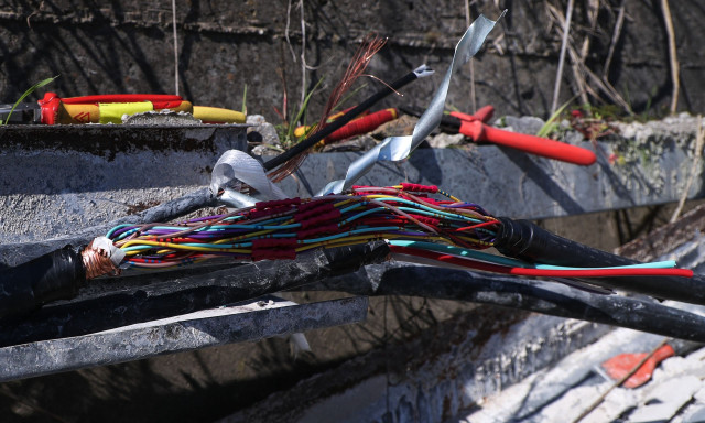 Πλατύ Ημαθίας: Εικόνες από το σημείο της δολιοφθοράς στο σύστημα τηλεδιοίκησης των τρένων