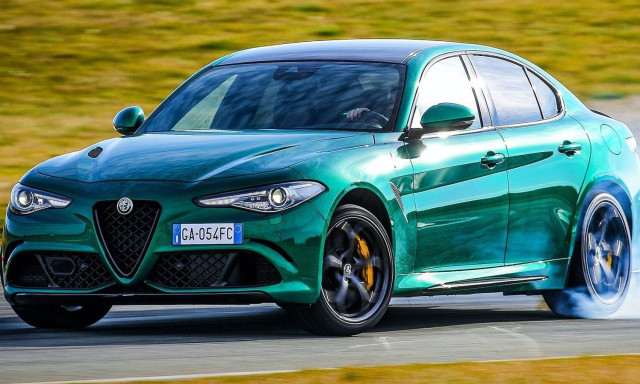 Η Alfa Romeo φέρνει πίσω τον bi-turbo V6