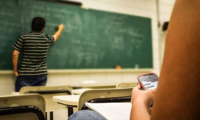 Κρήτη: Δάσκαλος έπιασε μαθητή από τον λαιμό – Η μητέρα του παιδιού κατήγγειλε το περιστατικό