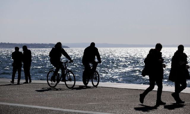 Καιρός:  Ηλιοφάνεια σήμερα αλλά  με τοπικές βροχές και ισχυρούς ανέμους στο Αιγαίο
