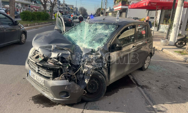 Τροχαίο στη Λεωφόρο Θηβών: Φορτηγό προσέκρουσε σε σταθμευμένα αυτοκίνητα - Τρεις τραυματίες