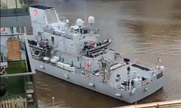 Ιρλανδία: Η στιγμή που πολεμικό πλοίο προσκρούει σε προβλήτα στο Δουβλίνο - Βίντεο