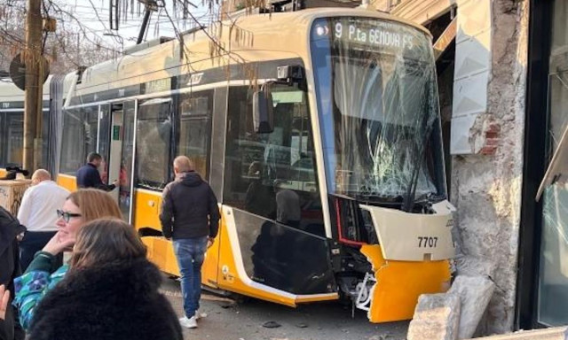 Μιλάνο: Τραμ εκτροχιάστηκε παγιδεύοντας ανθρώπους - Ένας νεκρός, δεκάδες τραυματίες