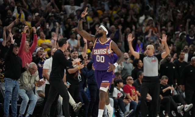 NBA: «Έκαψαν» τους Λέικερς οι Σανς - Τα αποτελέσματα και τα highlights