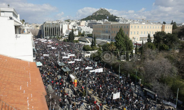 Τέμπη - Συλλαλητήρια: Κρατήθηκε γιος θύματος στα Προπύλαια και έπειτα αφέθηκε ελεύθερος