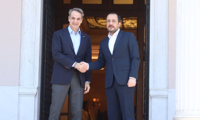 Τηλεφωνική επικοινωνία Μητσοτάκη-Χριστοδουλίδη για τις εξελίξεις στη Μέση Ανατολή