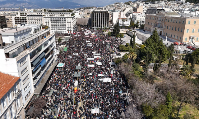 LIVEBLOG - Τέμπη, 3 χρόνια μετά - Γεμάτη κόσμο η πλατεία Συντάγματος - Συλλαλητήρια σε πολλές πολεις