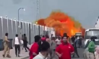 Κατάρ: Η στιγμή που συντρίμμια ιρανικού πυραύλου πέφτουν σε κατοικημένη περιοχή στη Ντόχα