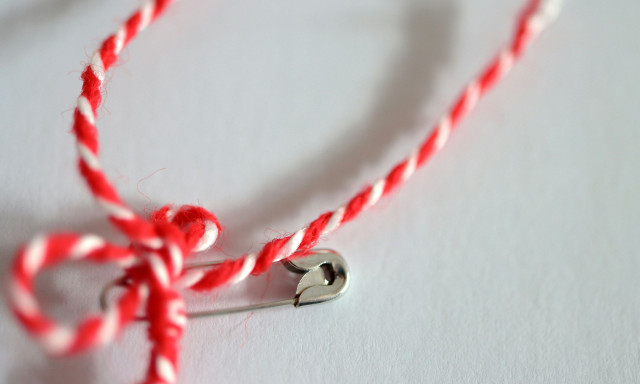 Γιατί φοράμε «Μάρτη» - Τι συμβολίζει και ποια είναι η ιστορία του εθίμου