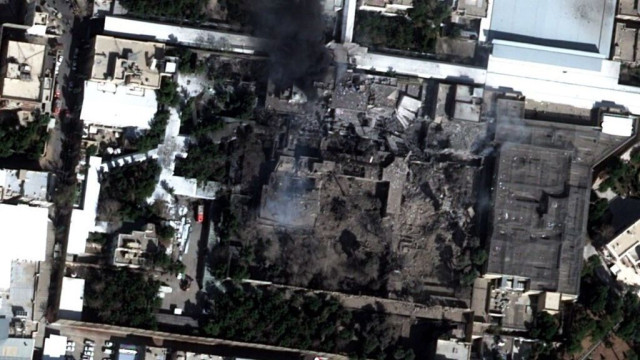Δορυφορικές εικόνες: Η καταστροφή στο «παλάτι» του Χαμενεΐ