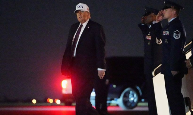 Οι ΗΠΑ θα χτυπήσουν το Ιράν «με δύναμη που δεν έχει ξαναδεί», απειλεί ο Τραμπ