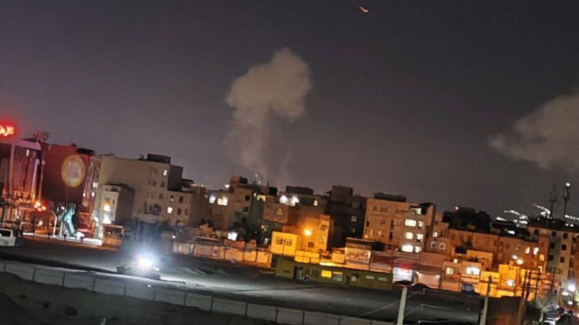 Η Τεχεράνη φλέγεται: Χτυπήματα στα κέντρα των Φρουρών της Επανάστασης και της αστυνομίας