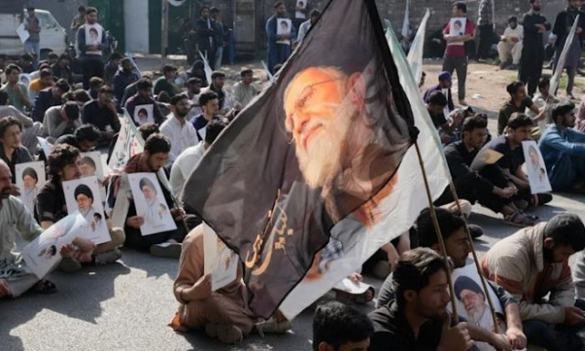 Χάος στο Kαράτσι: Έξι φιλοϊρανοί διαδηλωτές σκοτώθηκαν μετά την εισβολή στο προξενείο των ΗΠΑ