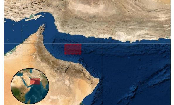 Δεύτερο πλοίο χτυπήθηκε από «άγνωστο βλήμα» κοντά στα Στενά του Ορμούζ