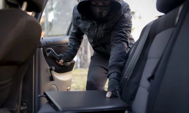 Προειδοποίηση από την αστυνομία: Η νέα απάτη με κέρματα στα πάρκινγκ που αδειάζει αυτοκίνητα