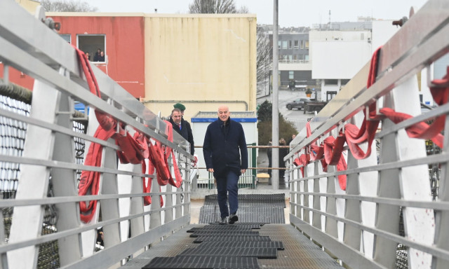 Η φρεγάτα Κίμων κι αριθμός F-16 στην Κύπρο, λέει ο Δένδιας