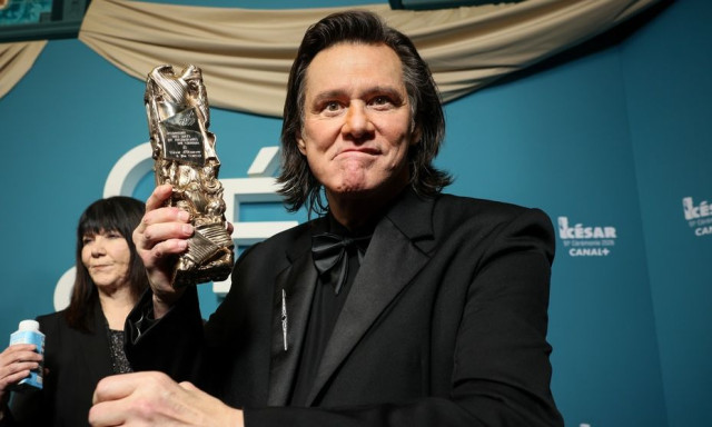 Ο Τζιμ Κάρεϊ απαντά στις θεωρίες συνωμοσίας περί «κλωνοποίησής» του, μετά την αγνώριστη εμφάνισή του