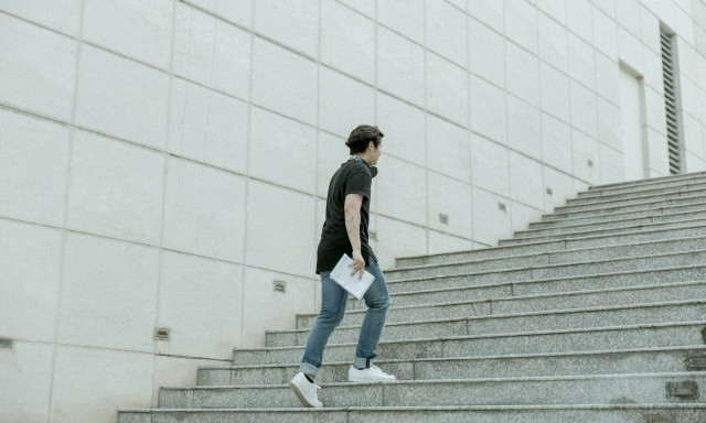 Δεν είναι μόνο το γυμναστήριο: Μικρές καθημερινές ασκήσεις μπορούν να σώσουν την υγεία σας