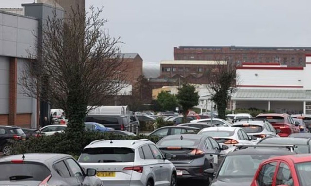 Λονδίνο: Ουρές στα βενζινάδικα έν μέσω φόβων για εκτόξευση των τιμών - Αναφορές ότι «στερεύουν» τα καύσιμα