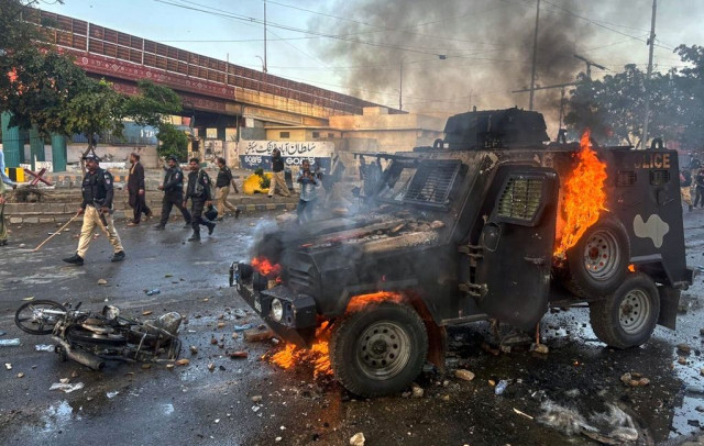 Διαδηλώσεις, νεκροί και η επίσημη απάντηση του Πακιστάν