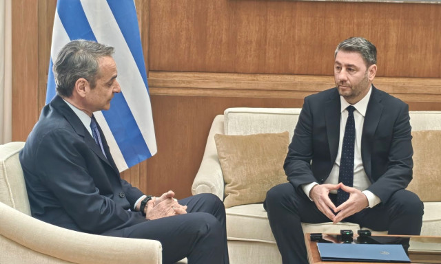 Συνάντηση Μητσοτάκη - Ανδρουλάκη στη Βουλή για τις εξελίξεις με το Ιράν