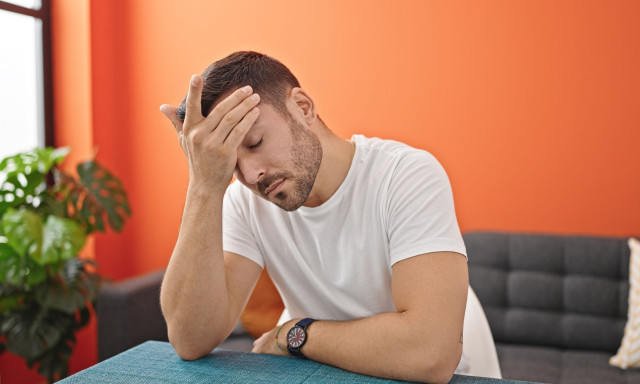 Burn-out: Ο αόρατος εχθρός που «γερνάει» την καρδιά μας -Είναι απλή κούραση ή σήμα κινδύνου;