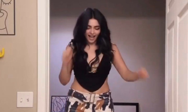 Mooné Rahimi: Η πανέμορφη Ιρανή που ξεσήκωσε το διαδίκτυο με τον «χορό του Τραμπ»