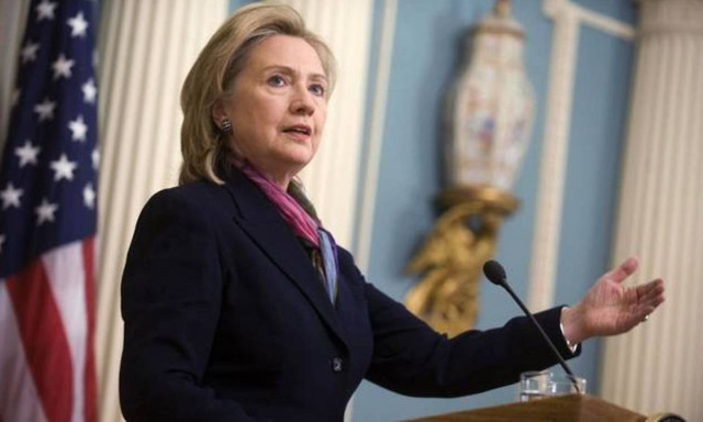 Στριμωγμένη η Χίλαρι: Χτυπάει το τραπέζι φωνάζοντας «τελείωσα με αυτό» στην κατάθεση για Έπσταϊν