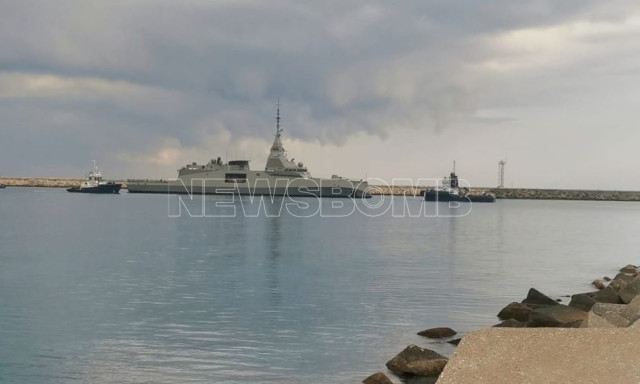 Το Newsbomb στην Κύπρο: Η φρεγάτα «Κίμων» ανεφοδιάζεται στη Λεμεσό
