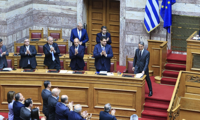 Ψήφος αποδήμων: Πρόταση Μητσοτάκη για «σπάσιμο» της περιφέρειας σε τρεις μονοεδρικές