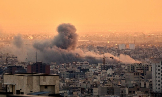 Μέση Ανατολή: Μπαράζ βομβαρδισμών σε Ιράν και Λίβανο - H Τεχεράνη χτυπά τις χώρες του Κόλπου