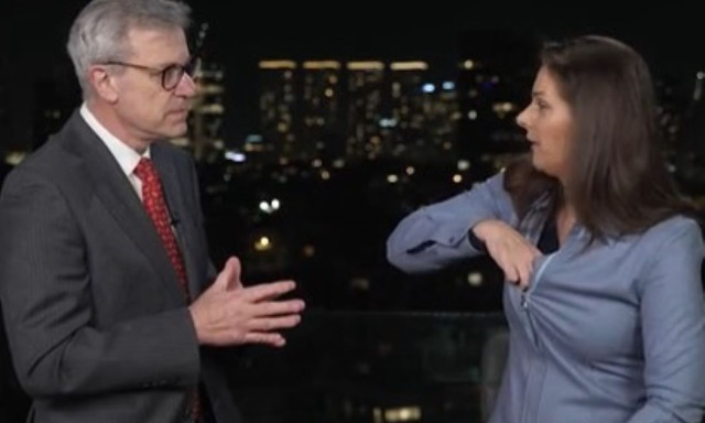 CNN: Δημοσιογράφος σε ζωντανή μετάδοση από το Τελ Αβίβ τρέχει να καλυφθεί όταν ακούει σειρήνες