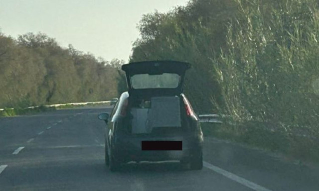 Ρέθυμνο: Οδηγός μετέτρεψε το ΙΧ σε φορτηγό και φόρτωσε… όλο το νοικοκυριό