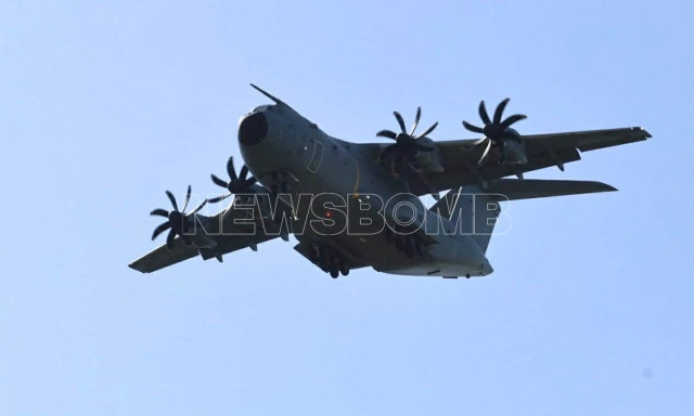 Στην Κύπρο το θηριώδες στρατιωτικό αεροσκάφος A400M - Αποκλειστικό βίντεο Newsbomb από Ακρωτήρι