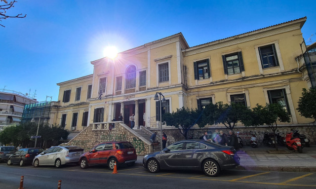 Λαμία: Στον πατέρα παρέμεινε η επιμέλεια του 10χρονου παιδιού ΑμεΑ - Ραγίζει καρδιές η ιστορία του