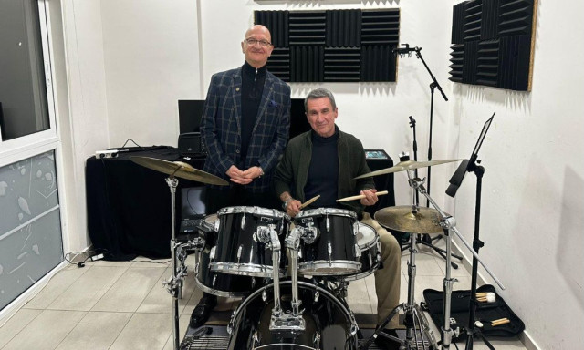 Σκληρό ροκ από τον Ανδρέα Λοβέρδο: Εξετάσεις για την απόκτηση του δεύτερου πτυχίου του στα ντραμς