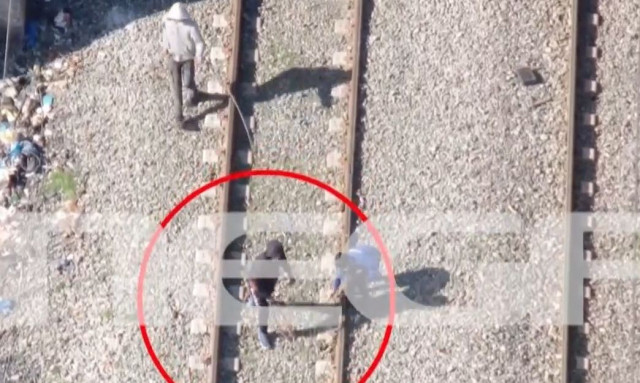 Θεσσαλονίκη: Συνελήφθη Ρομά που είχε κλέψει 70 κιλά καλώδια από τις ράγες του ΟΣΕ