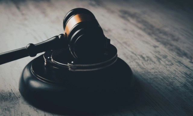 Έδωσε 240.000 ευρώ στην κόρη της ως δάνειο, αλλά η εφορία το θεώρησε δωρεά και έριξε πρόστιμο 44.000