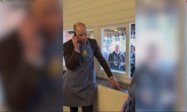 Ο πρίγκιπας Ουίλιαμ παίρνει παραγγελία πελάτισσας και τα... μπερδεύει λίγο