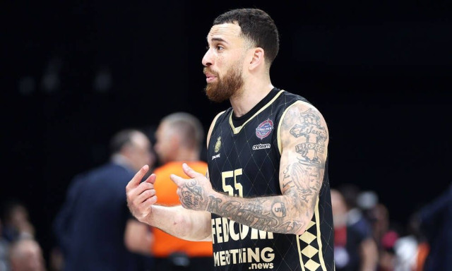 Δημόσια συγγνώμη του Μάικ Τζέιμς στον Έλι Οκόμπο