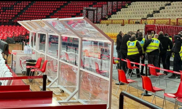 Ολυμπιακός - Παναθηναϊκός AKTOR: Πλέξιγκλας στο ΣΕΦ πίσω από τον «πράσινο» πάγκο