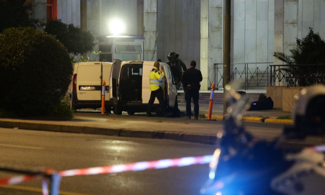 ΓΑΔΑ: Με τρεις χειροβομβίδες απειλούσε να ανατιναχτεί ο 48χρονος Σουδανός - Πώς τον ακινητοποίησαν