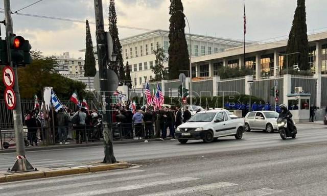 Συγκέντρωση Ιρανών υποστηρικτών του Παχλαβί στην αμερικανική πρεσβεία στην Αθήνα