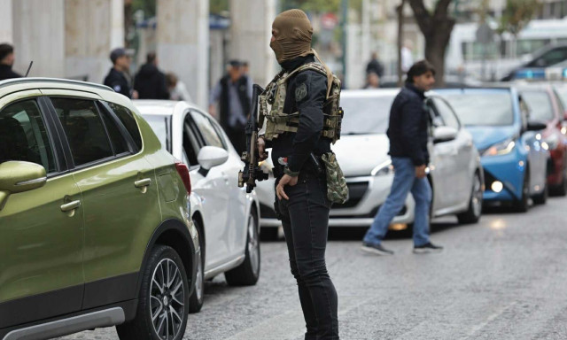 Συναγερμός στη ΓΑΔΑ: Άνδρας απειλεί να ανατιναχτεί