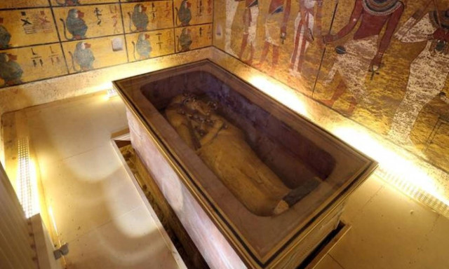Όταν ο Τουταγχαμών είδε ξανά το φως - Η συγκλονιστική ανακάλυψη τη μέρα που άνοιξε η σαρκοφάγος του