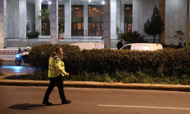 Αποκλειστικό Newsbomb - ΓΑΔΑ: Η χειροβομβίδα έπεσε από τον Σουδανό την ώρα της σύλληψης!