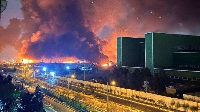 Φλέγεται η Τεχεράνη: Στο επίκεντρο των επιθέσεων το αεροδρόμιο - Βίντεο