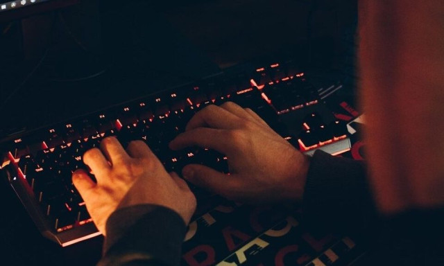 Φρίκη στην Αχαΐα: 82χρονος συνελήφθη για πορνογραφία ανηλίκων – Κατέγραφε ακόμη και τα εγγόνια του