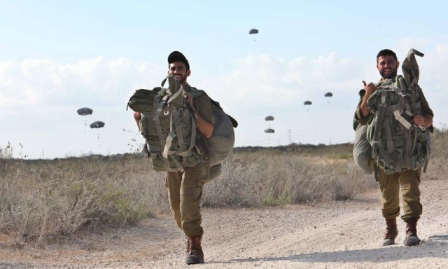 Λίβανος: Ισραηλινοί κομάντο προσγειώθηκαν με αλεξίπτωτα - Ακολούθησαν μάχες με τη Χεζμπολάχ