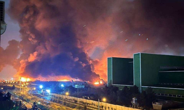 Liveblog: Ο Τραμπ σκέφτεται «σοβαρά» τη χερσαία επίθεση στο Ιράν - Νύχτα-εφιάλτης στην Τεχεράνη